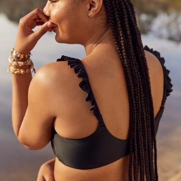 NWT Aerie Black Ruffle Scoop Bikini Top Size Small Swim Padded Adjustable - Picture 2 of 6